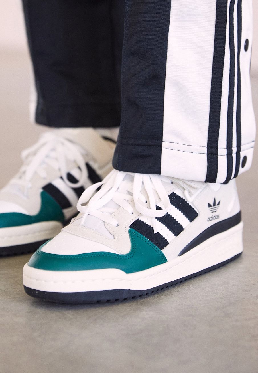 Фото № 5 с приближением к товару «‎Adidas Forum »