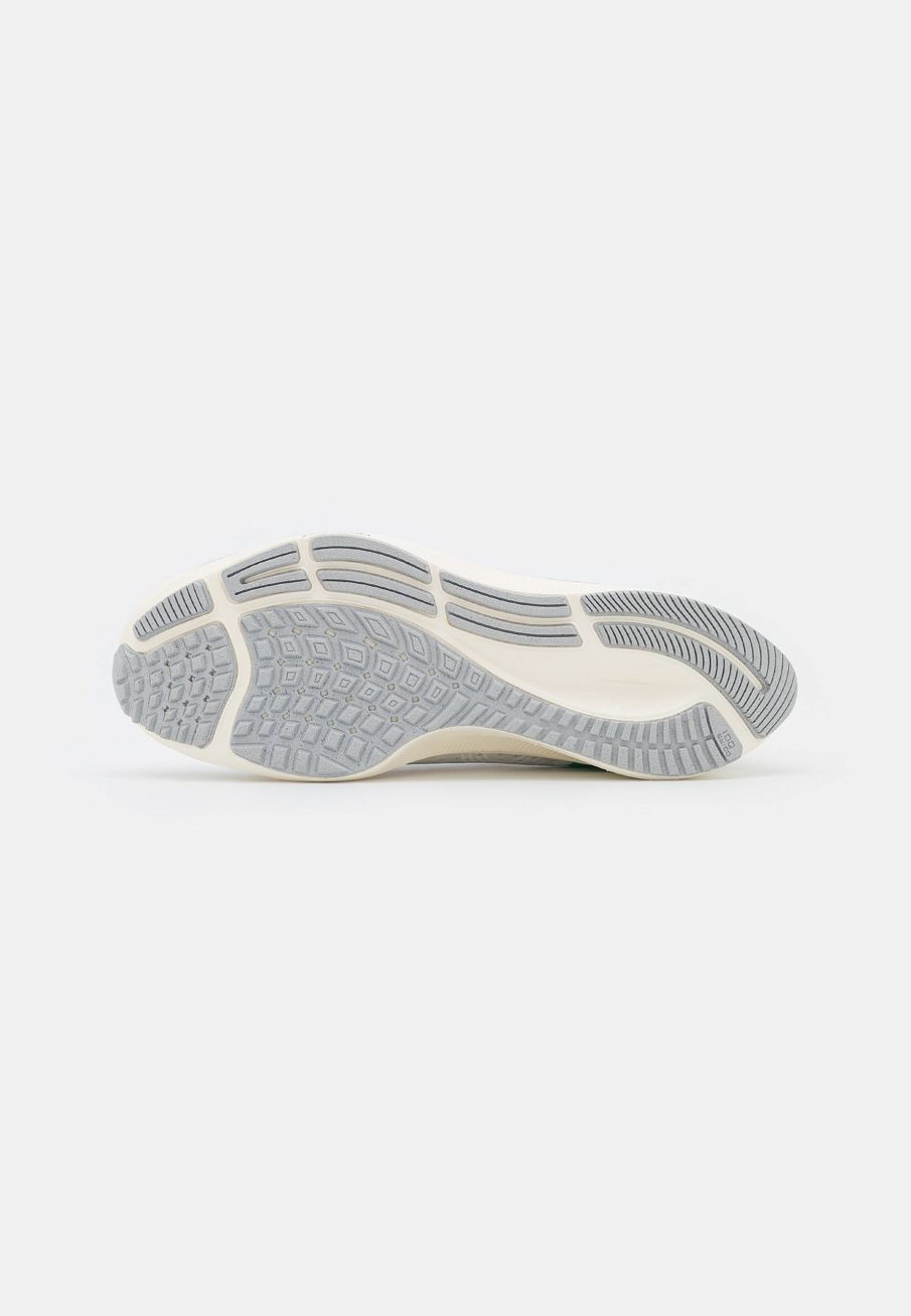 Фото № 5 с приближением к товару «‎Nike Air Zoom Pegasus 38»