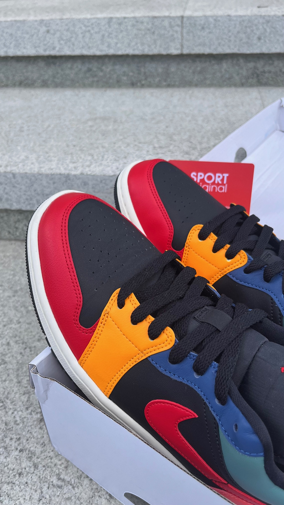 Фото № 2 с приближением к товару «‎Air Jordan 1 Low Black Multicolor»