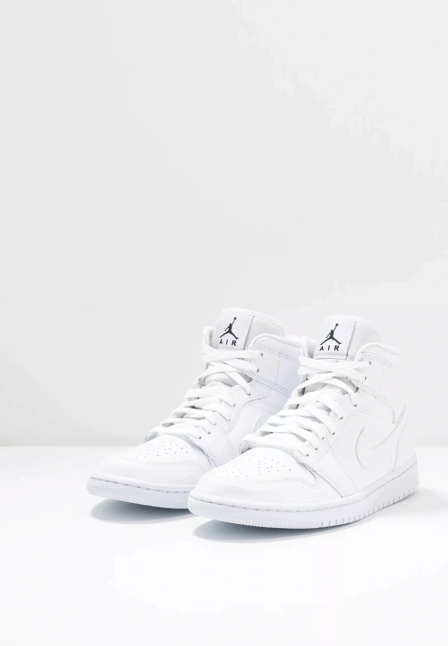 Фото № 4 с приближением к товару «‎AIR JORDAN 1 MID»