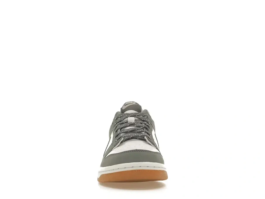 Фото № 2 с приближением к товару «‎Nike Dunk Low»