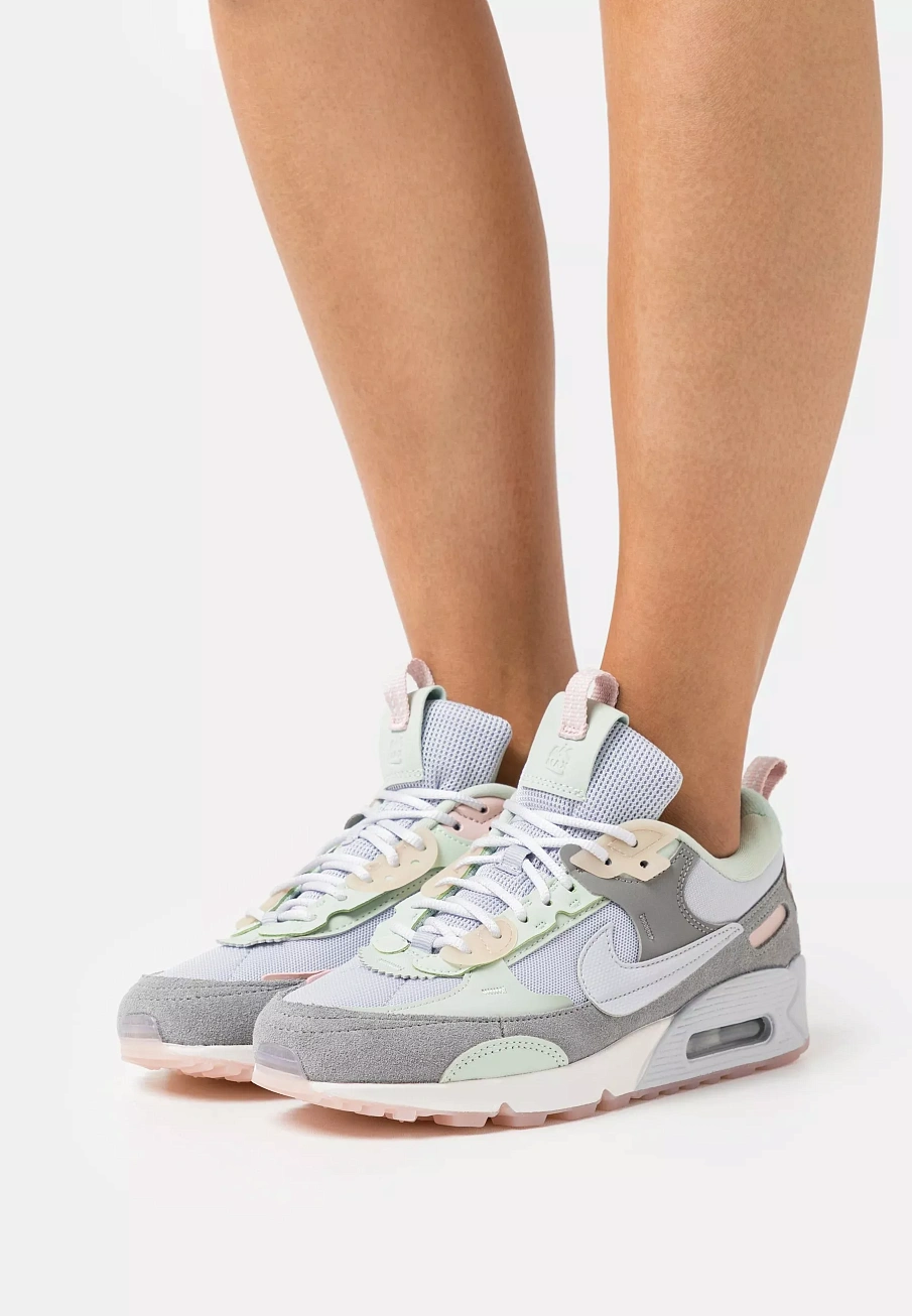 Фото № 1 с приближением к товару «‎W AIR MAX 90 FUTURA»