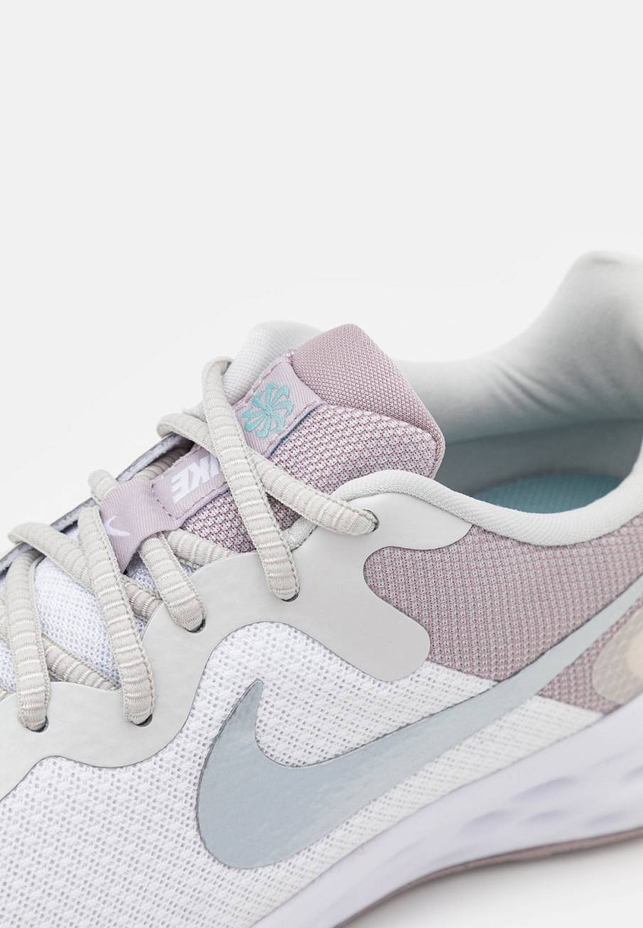 Фото № 4 с приближением к товару «‎Nike Revolution 6»