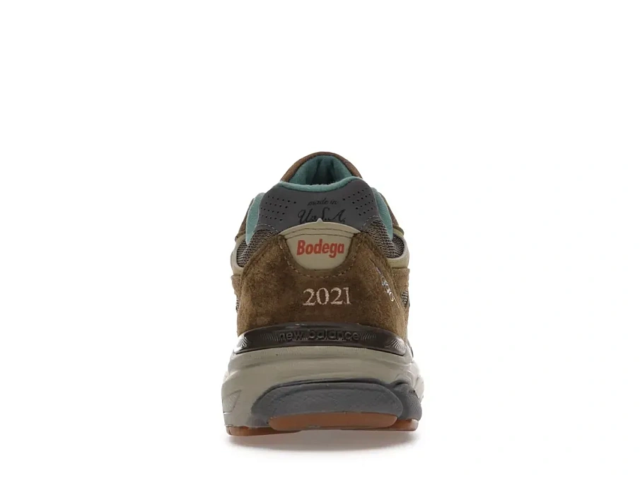 Фото № 4 с приближением к товару «‎New Balance 990v3»