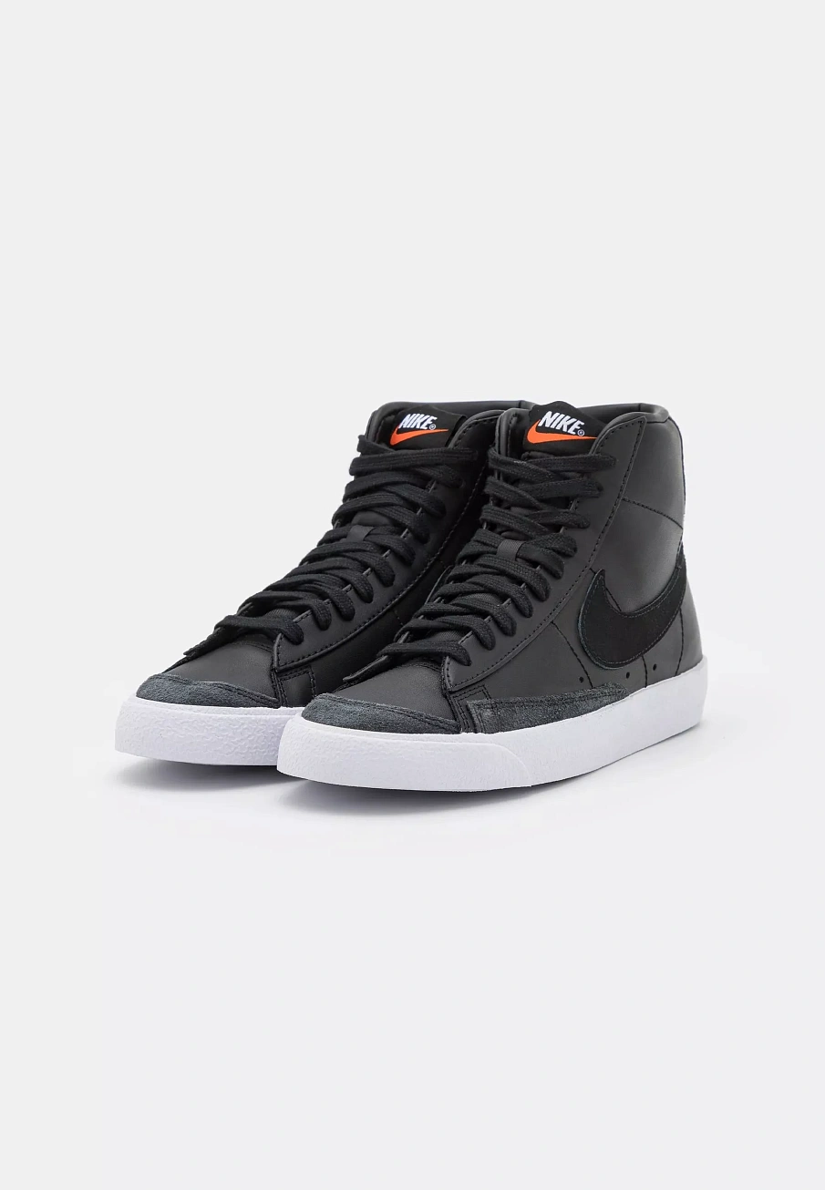 Фото № 3 с приближением к товару «‎BLAZER MID 77»