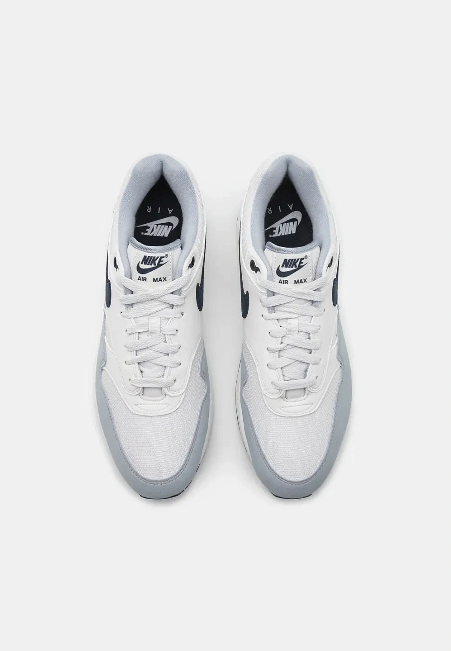 Фото № 4 с приближением к товару «‎AIR MAX 1»