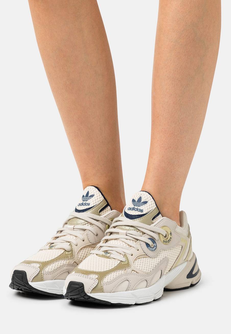 Фото № 2 с приближением к товару «‎Adidas Astir »