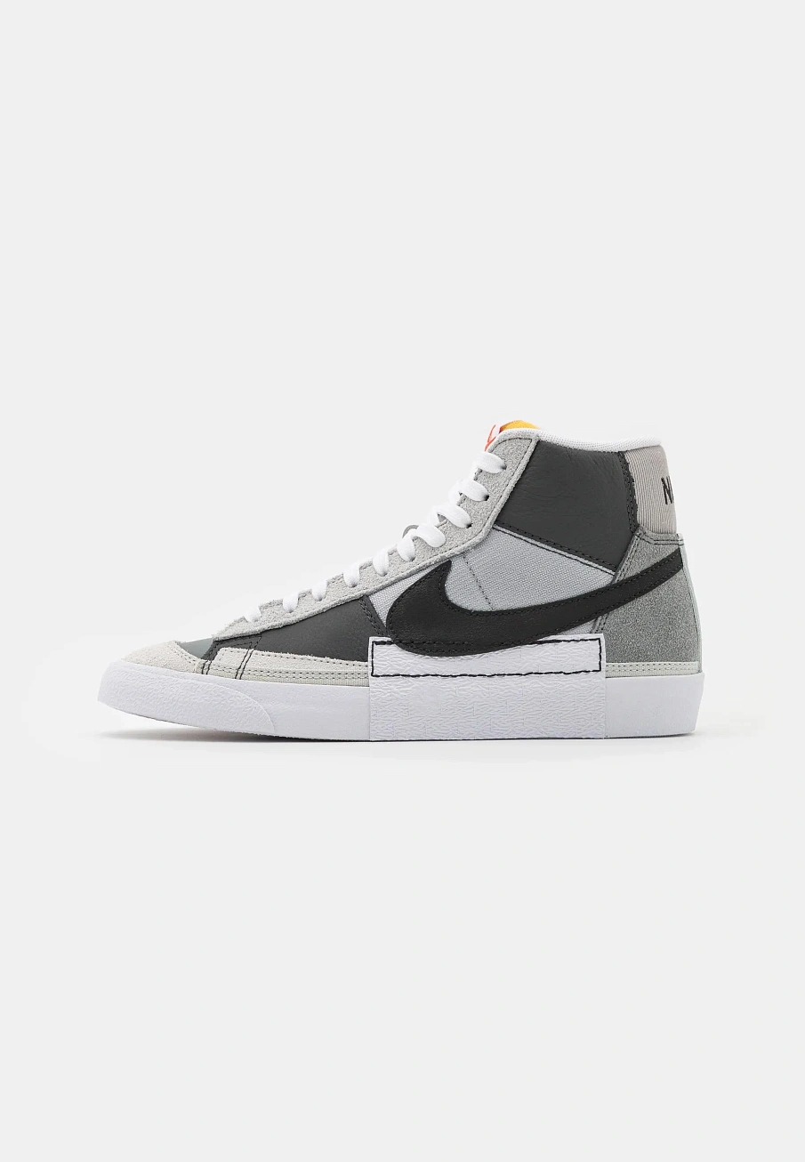 Фото № 1 с приближением к товару «‎BLAZER MID 77 »