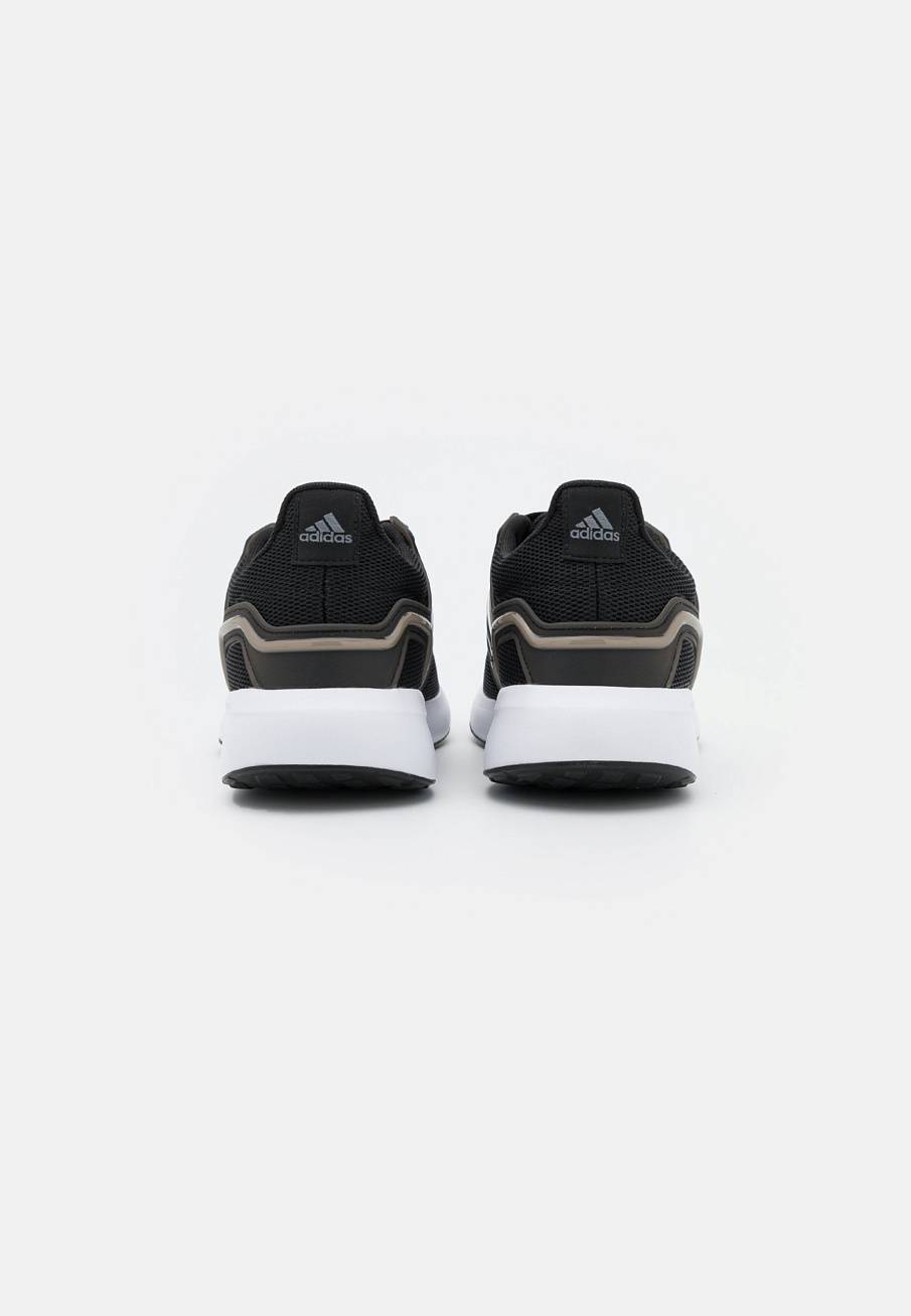 Фото № 3 с приближением к товару «‎Adidas Eq19»