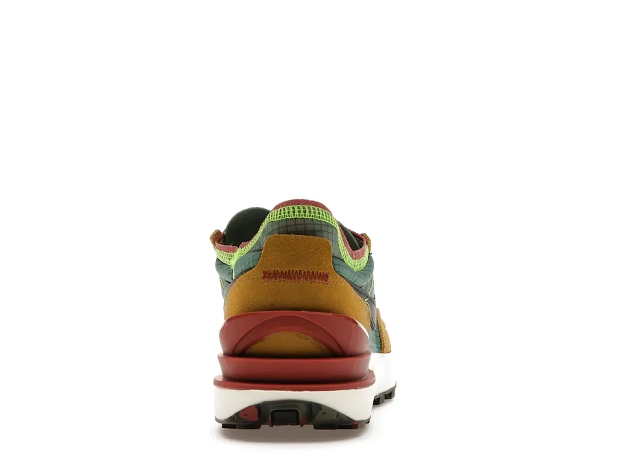 Фото № 4 с приближением к товару «‎Nike Waffle One SE Golden Moss»