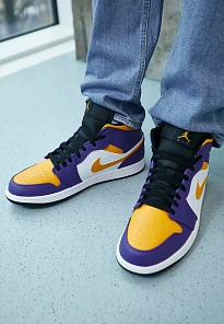 Фото № 3 с приближением к товару «‎AIR JORDAN 1 MID»