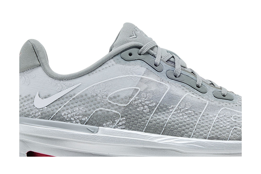 Фото № 3 с приближением к товару «‎Nike Women's Vomero Premium Fleur De Lis»