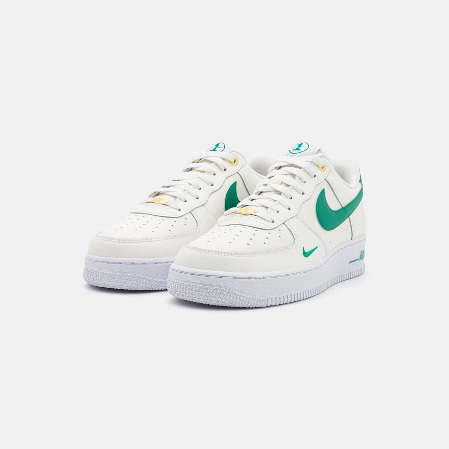 Фото № 2 с приближением к товару «‎Nike Air Force 1 07 Lv8 40th »