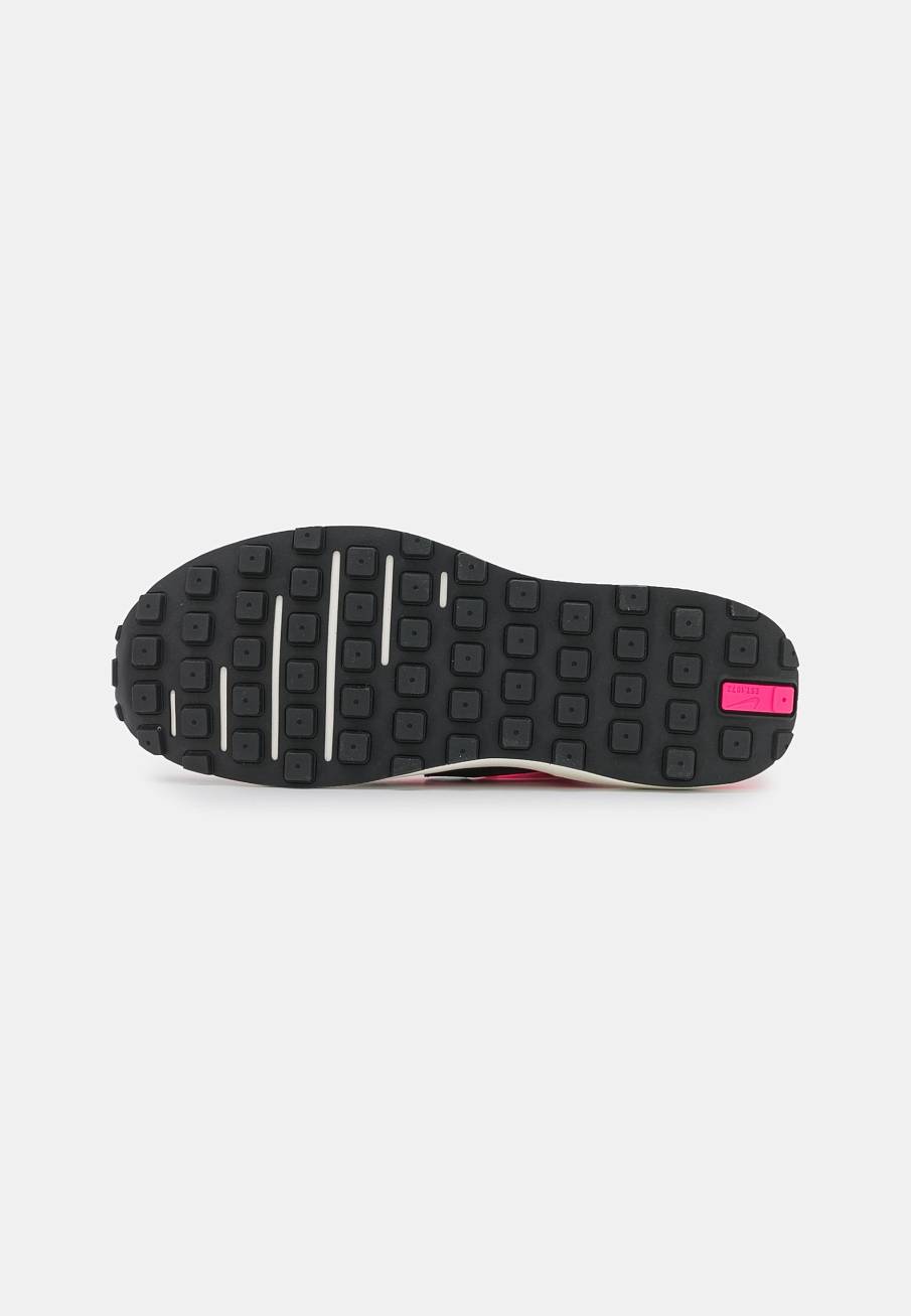 Фото № 5 с приближением к товару «‎Nike Waffle One »