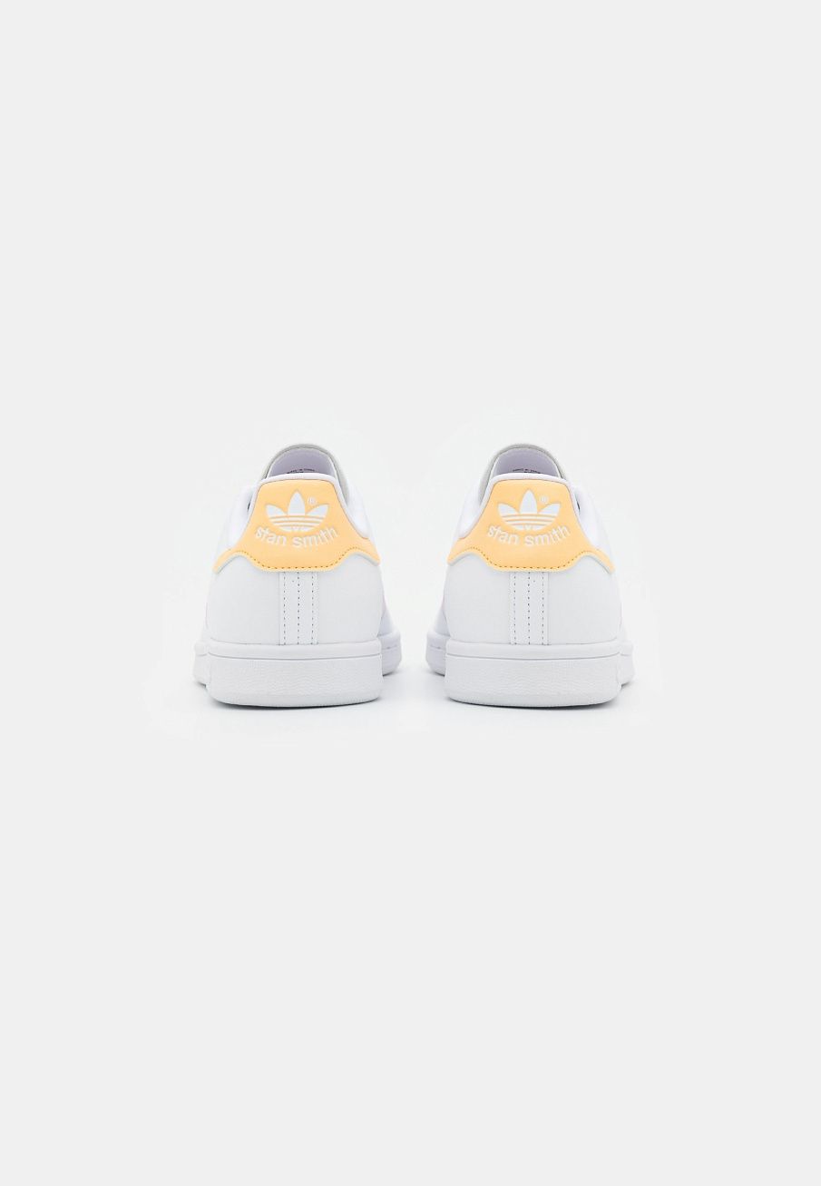 Фото № 4 с приближением к товару «‎Adidas Stan Smith »