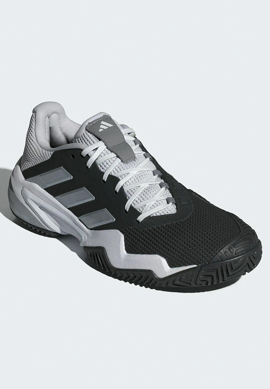 Фото № 3 с приближением к товару «‎BARRICADE»