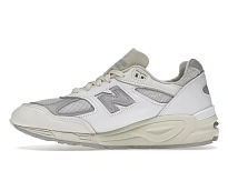 Фото № 3 с приближением к товару «‎New Balance 990v2»