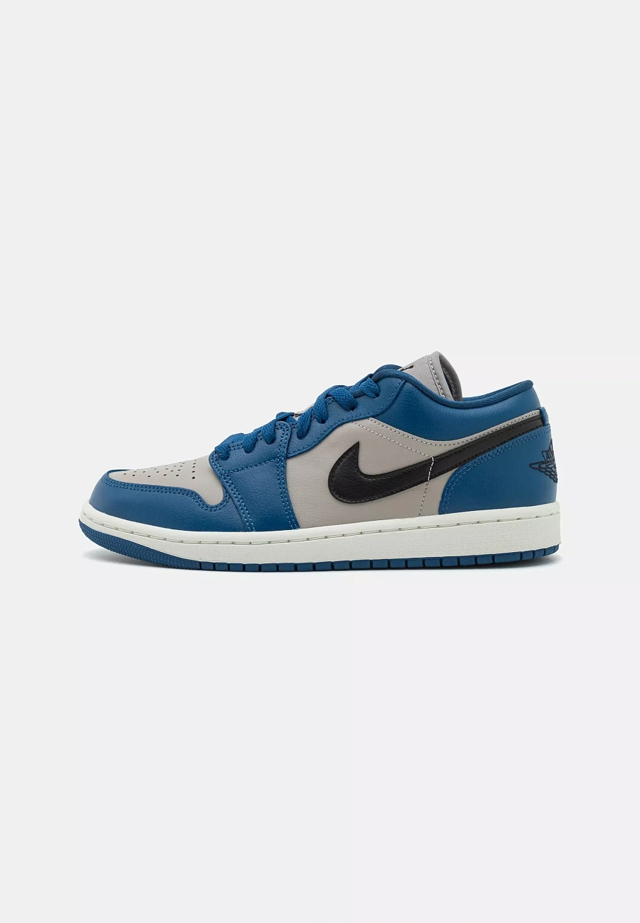 Фото № 1 с приближением к товару «‎AIR JORDAN 1 »