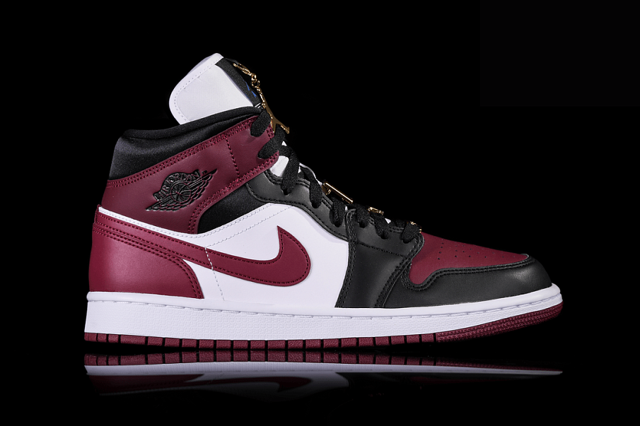 Фото № 2 с приближением к товару «‎Nike Air Jordan 1 Retro SE Wmns Dark Beetroot»