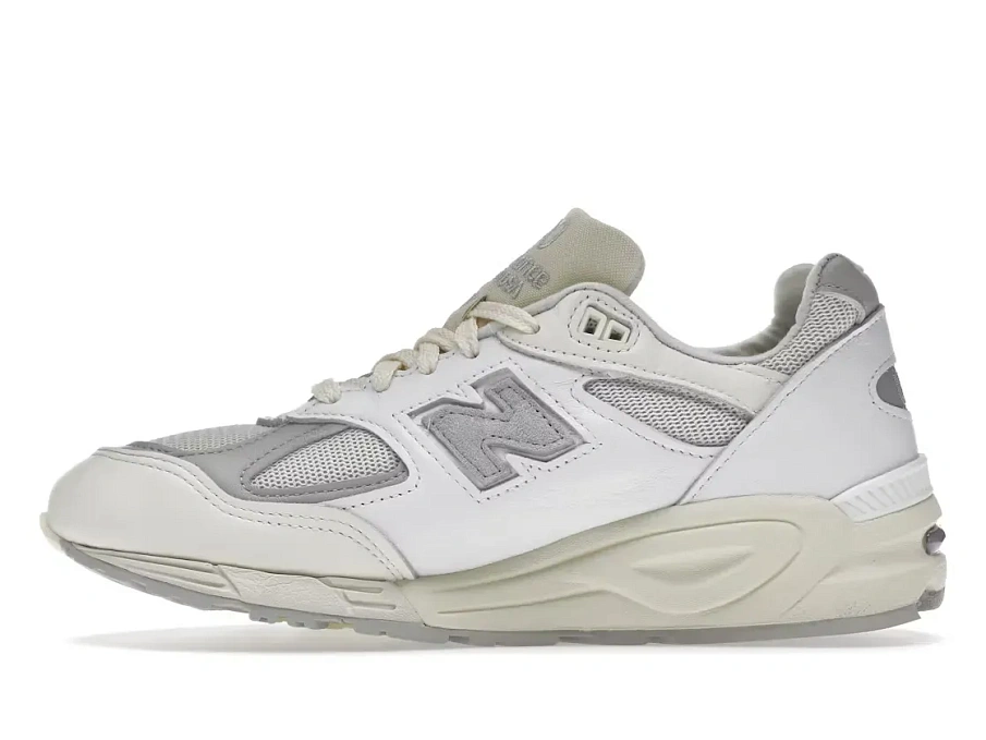 Фото № 3 с приближением к товару «‎New Balance 990v2»