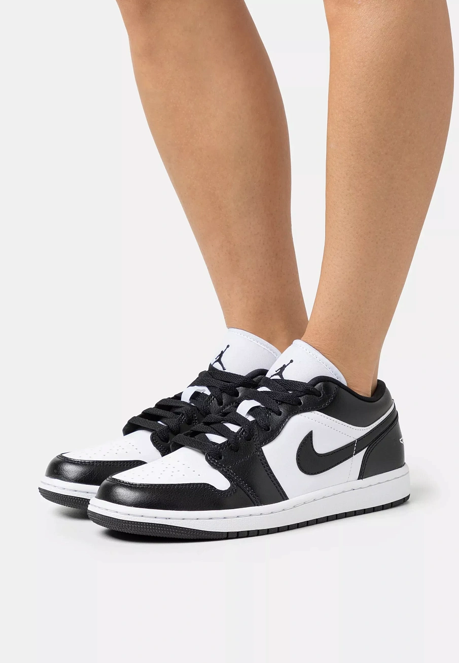 Фото № 1 с приближением к товару «‎AIR JORDAN 1 »