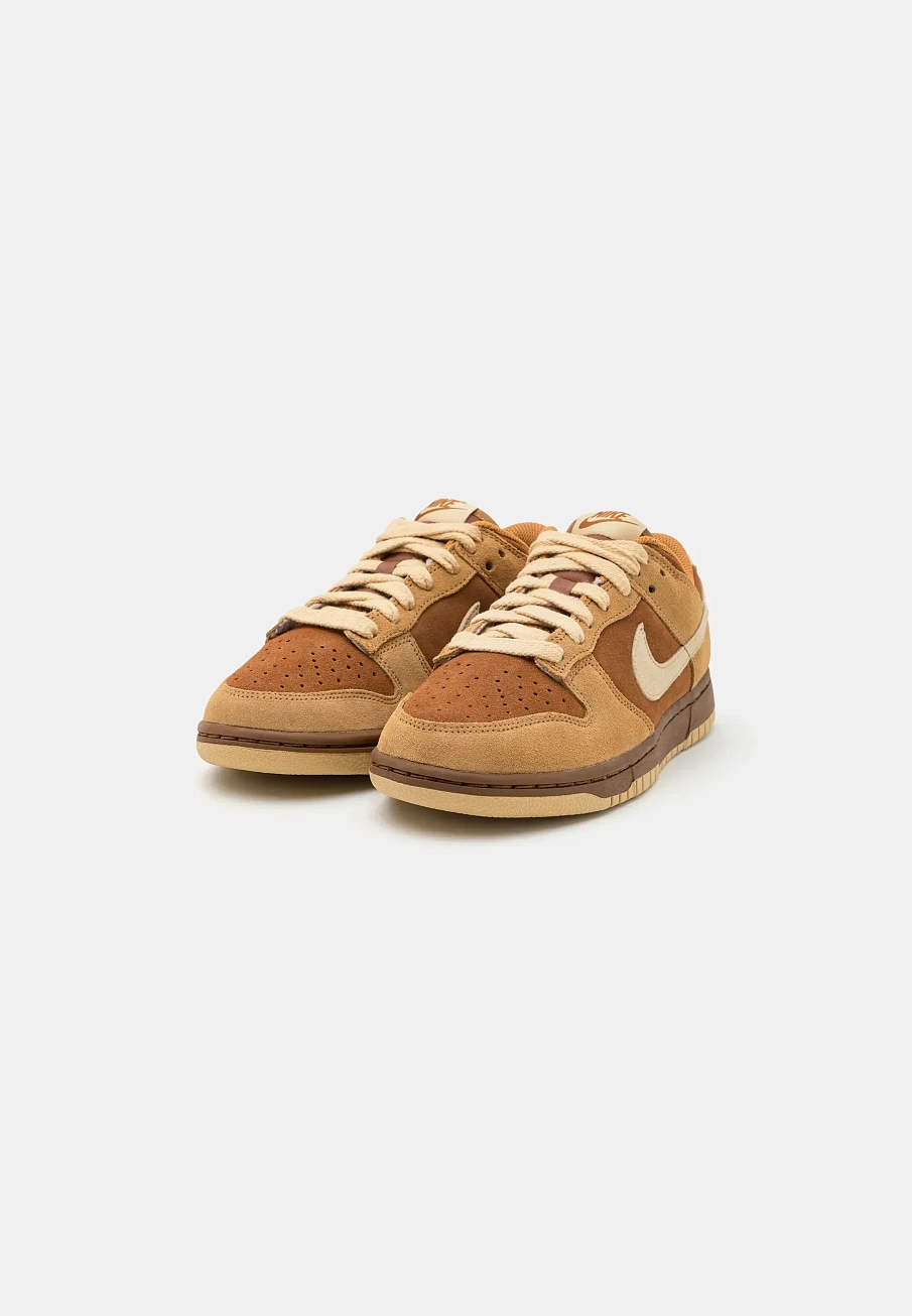 Фото № 4 с приближением к товару «‎DUNK LOW»