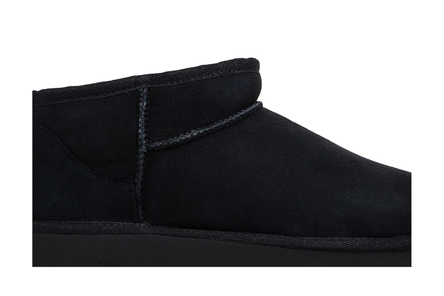 Фото № 3 с приближением к товару «‎UGG Women's Classic Ultra Mini Boot Black»