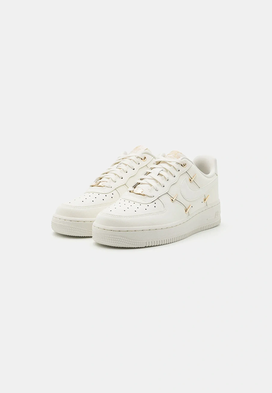 Фото № 4 с приближением к товару «‎AIR FORCE 1 '07»