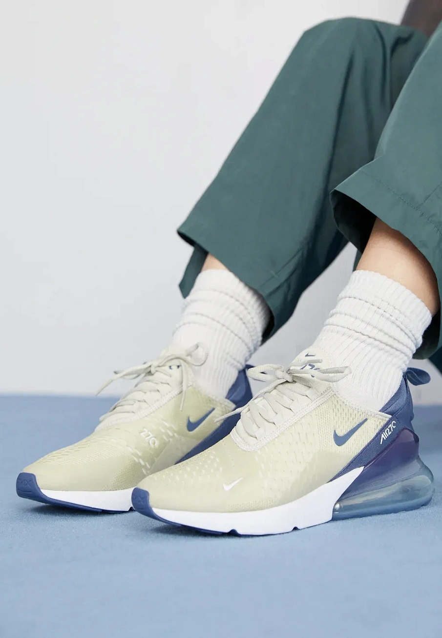 Фото № 2 с приближением к товару «‎AIR MAX 270»