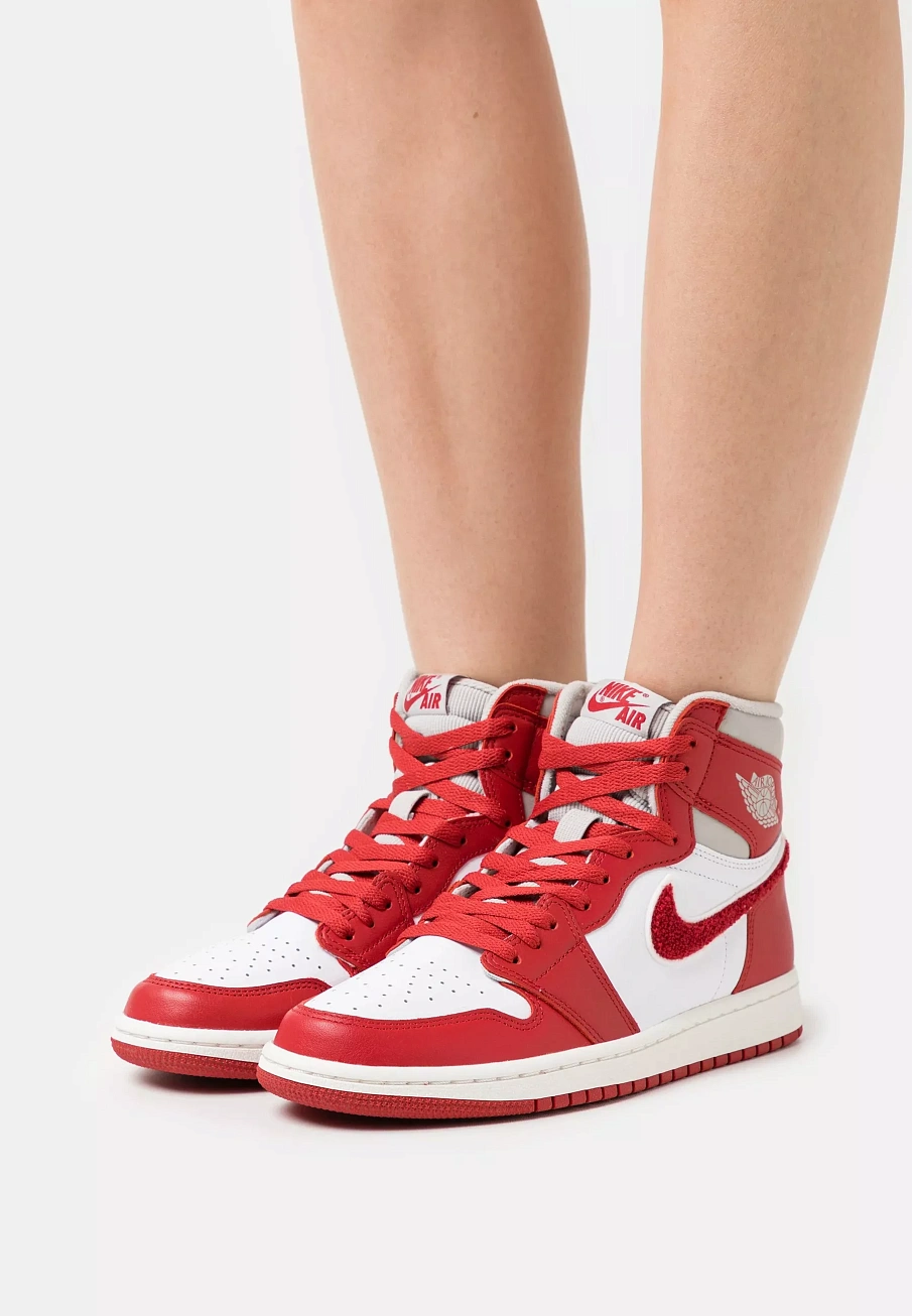 Фото № 1 с приближением к товару «‎W AIR JORDAN 1 RETRO HI OG»