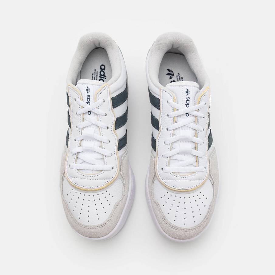Фото № 4 с приближением к товару «‎Adidas Courtic »