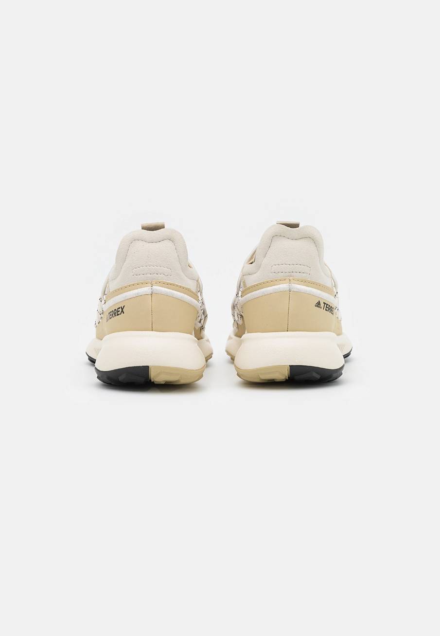 Фото № 3 с приближением к товару «‎Adidas Terrex Voyager 21»