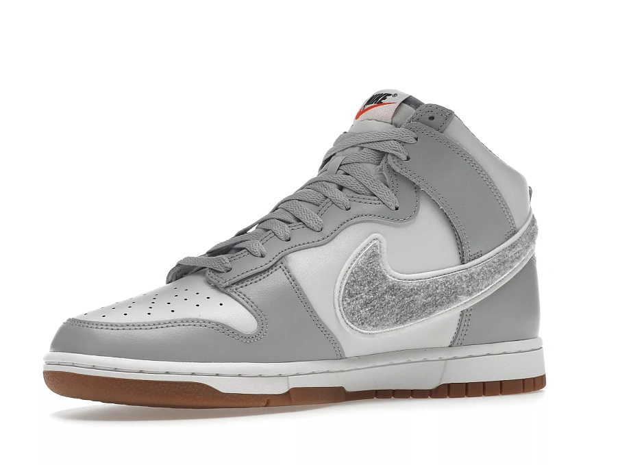 Фото № 5 с приближением к товару «‎Nike Dunk High University Chenille Swoosh Light Smoke Grey»