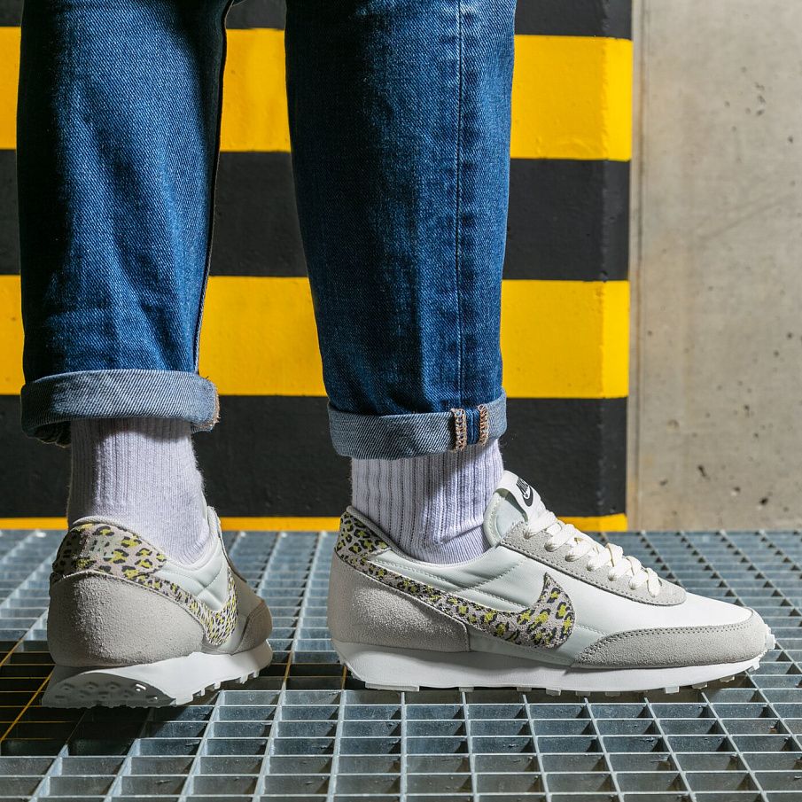 Фото № 3 с приближением к товару «‎Nike Dbreak SE»