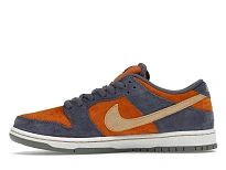 Фото № 3 с приближением к товару «‎Nike SB Dunk Low»