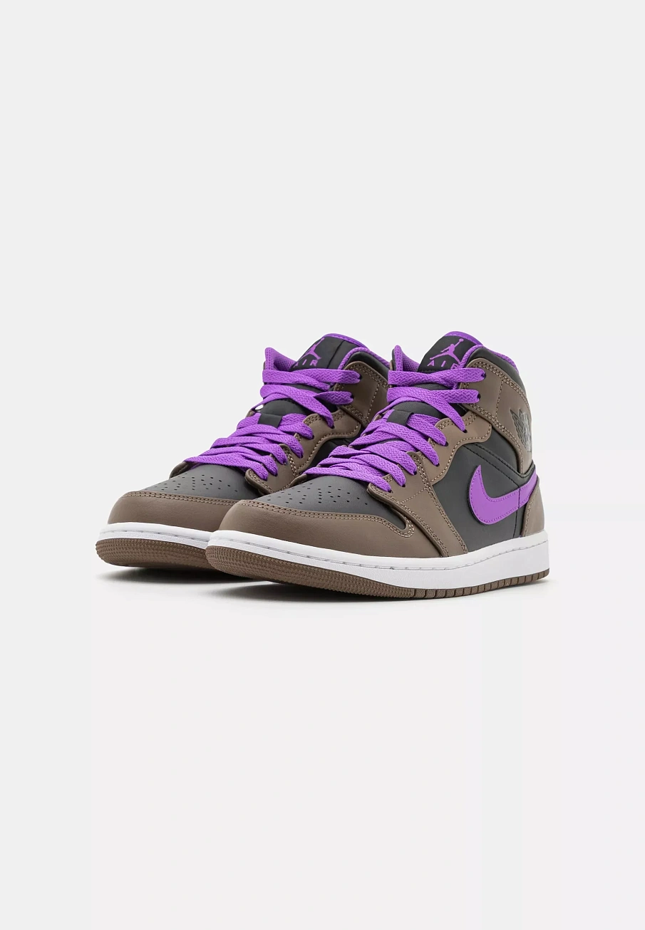 Фото № 3 с приближением к товару «‎AIR JORDAN 1 MID»