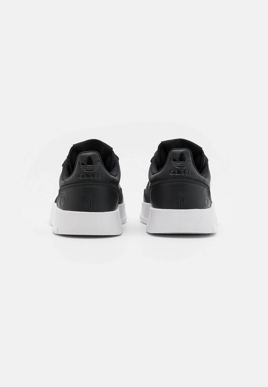 Фото № 3 с приближением к товару «‎Adidas Supercourt Vegan »