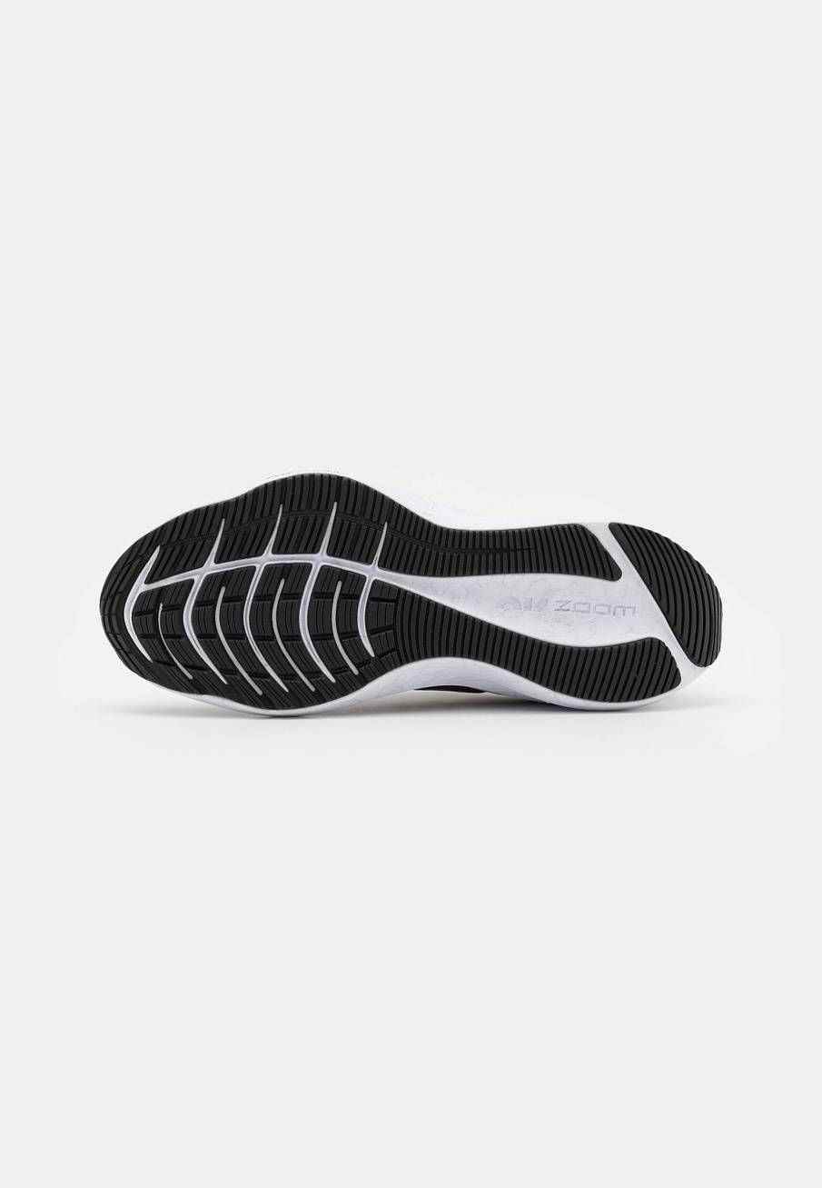 Фото № 5 с приближением к товару «‎Nike Zoom Winflo 8»