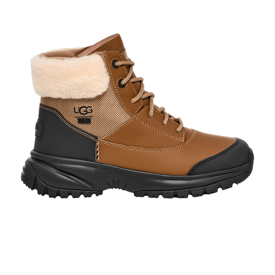 Фото № 1 с приближением к товару «‎UGG Women's Yose Fluff V2 Boot Chestnut»