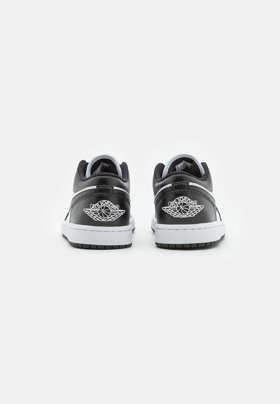 Фото № 4 с приближением к товару «‎AIR JORDAN 1 LOW»