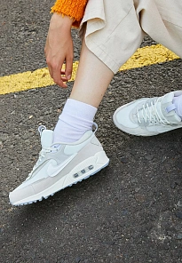 Фото № 2 с приближением к товару «‎W AIR MAX 90 FUTURA»