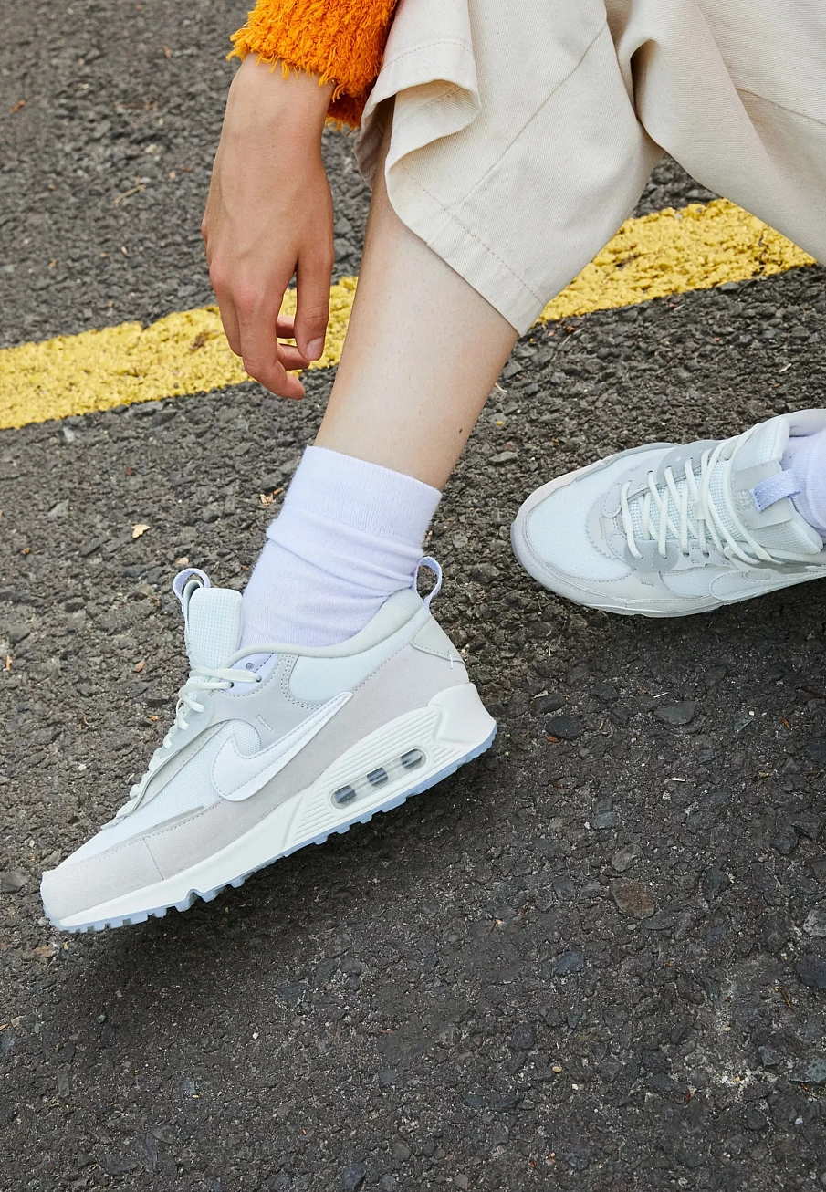 Фото № 2 с приближением к товару «‎W AIR MAX 90 FUTURA»