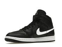 Фото № 2 с приближением к товару «‎Jordan 1 Mid Black/White»