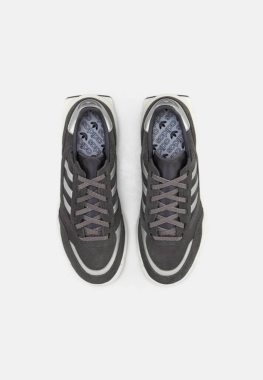 Фото № 4 с приближением к товару «‎Adidas Indoor Ct »