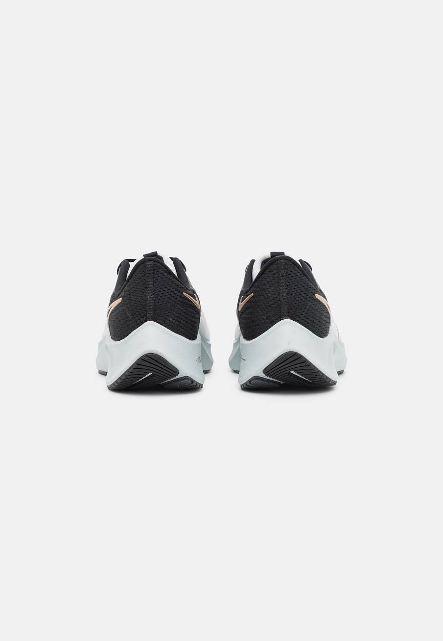 Фото № 3 с приближением к товару «‎Nike Air Zoom Pegasus 38»