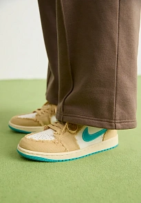 Фото № 2 с приближением к товару «‎AIR JORDAN 1 SE »