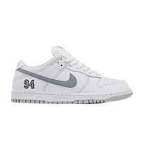 Фото № 1 с приближением к товару «‎Supreme x Nike Dunk Low SB White Metallic Silver»