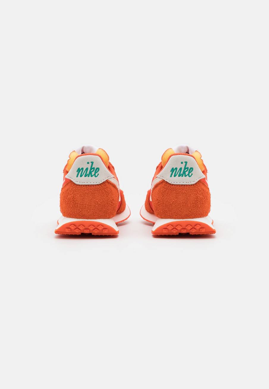 Фото № 3 с приближением к товару «‎Nike Waffle Trainer 2 »