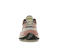 Фото № 2 с приближением к товару «‎New Balance 991v2»