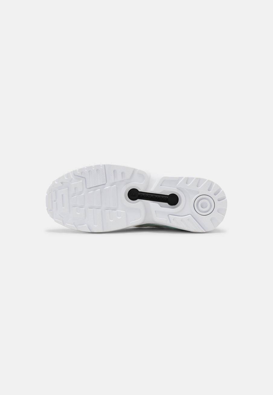 Фото № 4 с приближением к товару «‎Adidas Zx Convergence »
